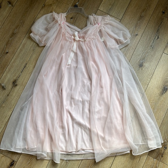 LISETTE Other - Vintage Lisette Nightgown Robe Set Sz Small Nylon 2pc Sheer Bridal